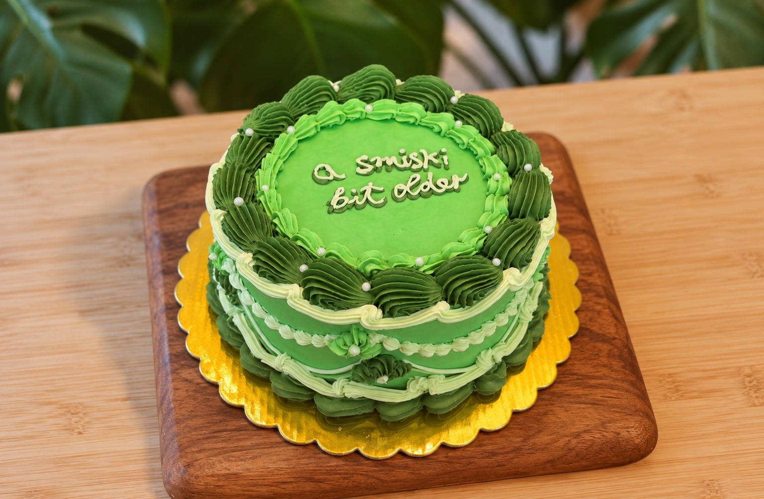Custom Vintage Piping Cake