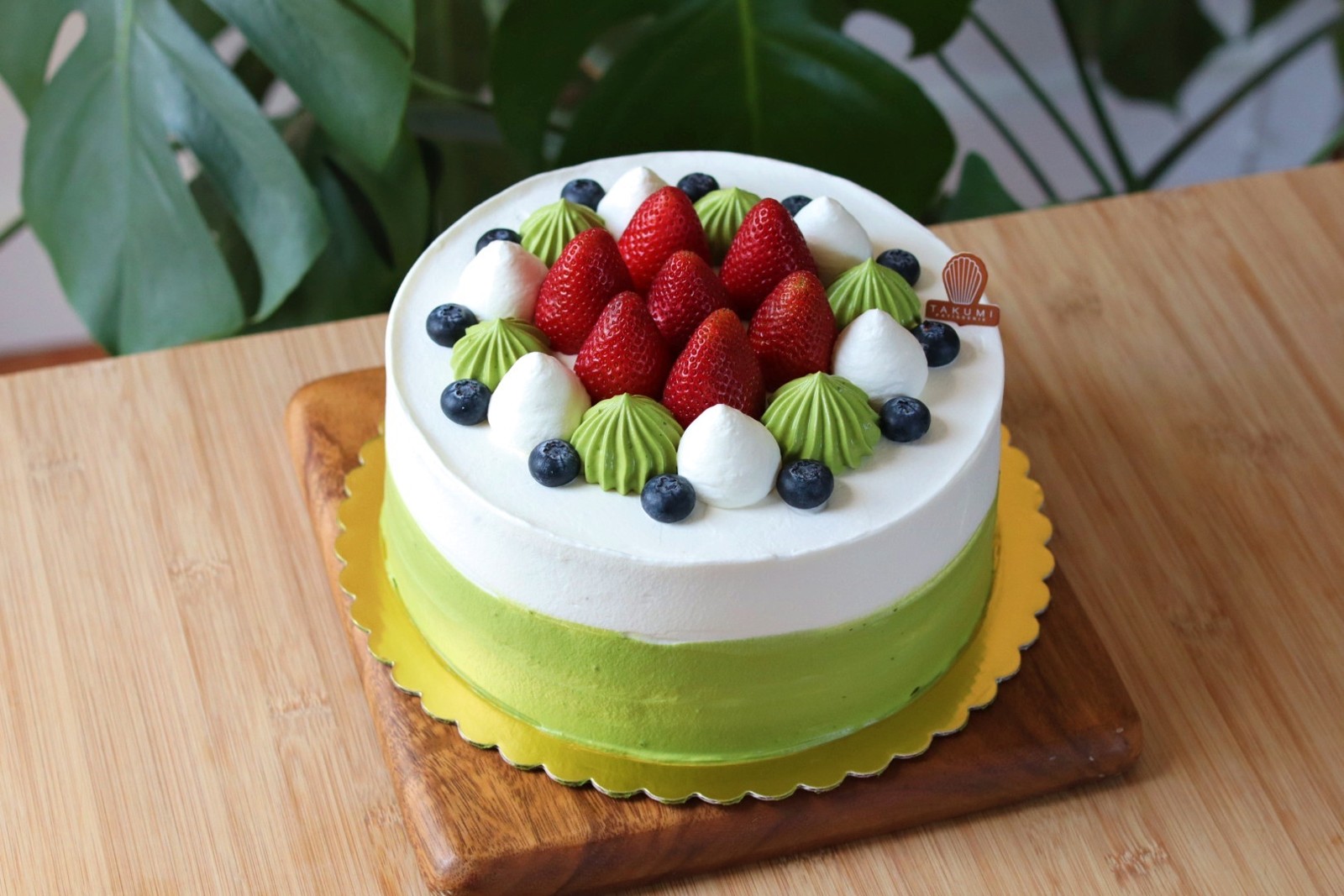 Matcha Strawberry Cream Cake